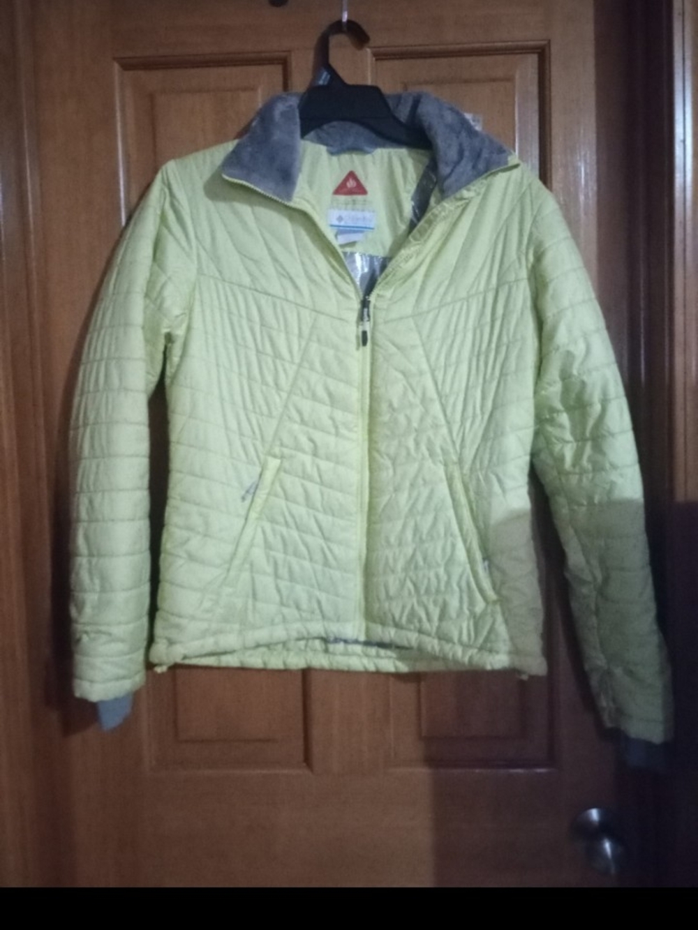 Columbia Quilted Women's Jacket with Contrast Collar